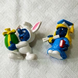 2 Surfside figurines Easter Bunny &‎ Graduation